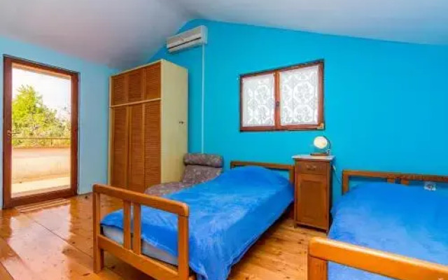 House AT