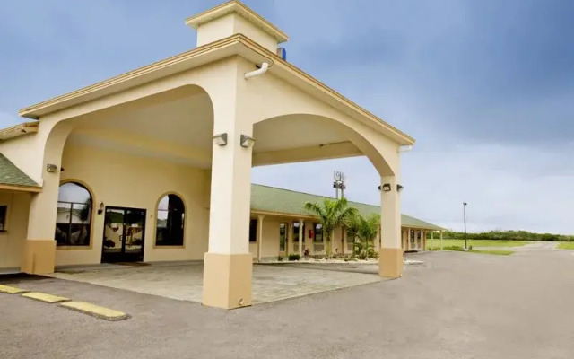 Riviera Inn & Suites