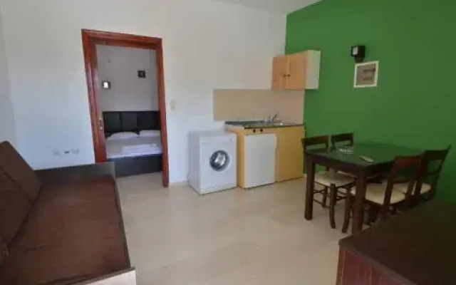 Manos Apartments