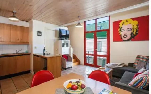 Cora Lynn - Apartment 18