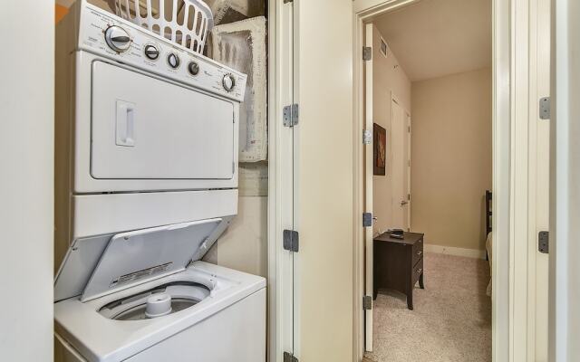 Emerald 707 2 Br condo by RedAwning