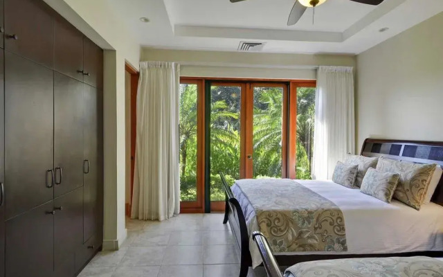 Casa Oasis Close to Beach Golf, Surf and More by RedAwning