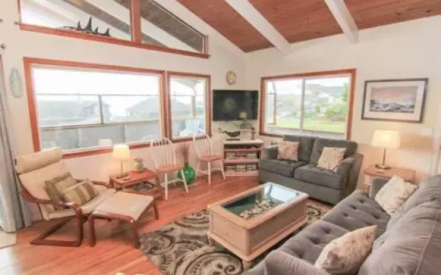 Captains Quarters - 3 Br home by RedAwning
