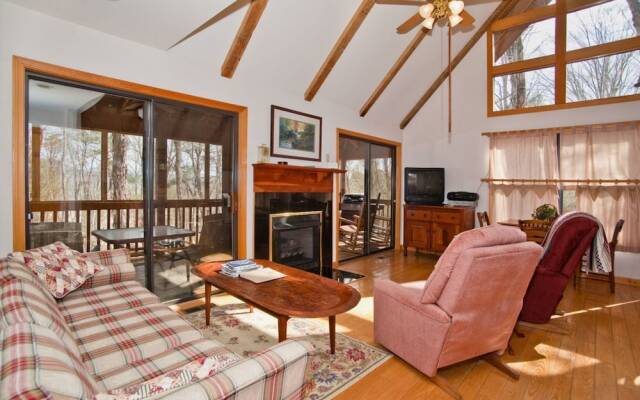 Adams Eden - 2 Br home by RedAwning