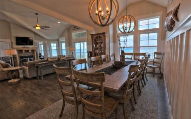 Cape Seaside - 7 Br Home