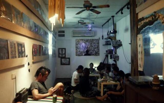 Wave Elephant Backpacker Hostel