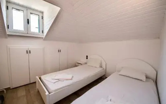 Seaview Traditional Attic