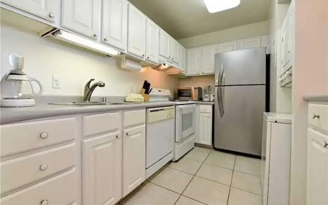 Valley Isle #808 2 Bedroom Condo by RedAwning