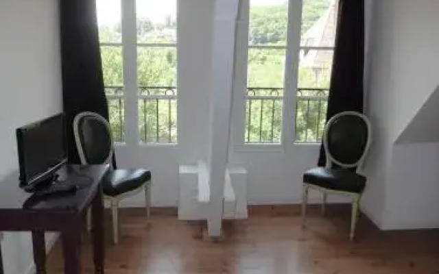 La Villa du 15 - Chambres indépendantes & autonomes du restaurant La Maison - piscine chauffée à 200m