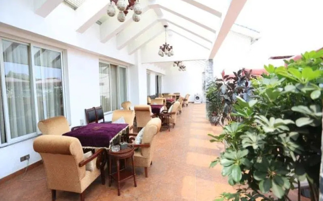 Yihuang Holiday Hotel