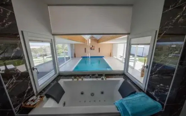 Country Lake Villa