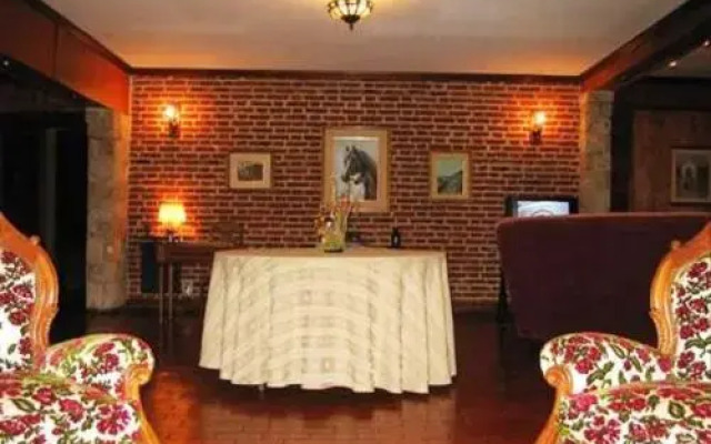 Los Nobles Hostal de Bosque