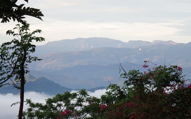 Welikande Hotel & Trekking center