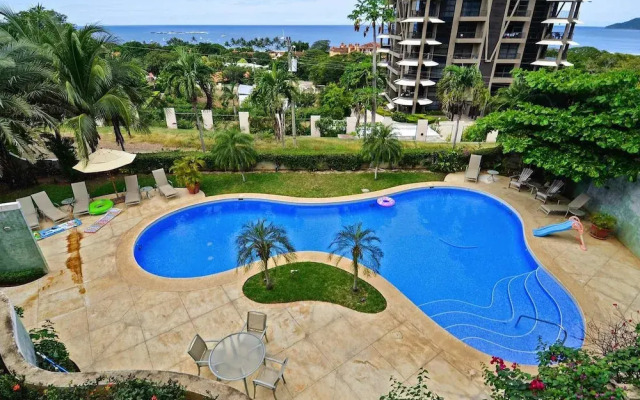 2BR Condo up in the hills of Tamarindo by RedAwning