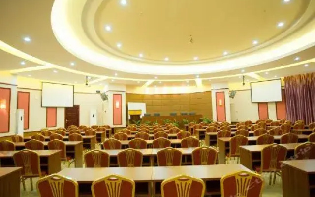 Emp-court Hotel