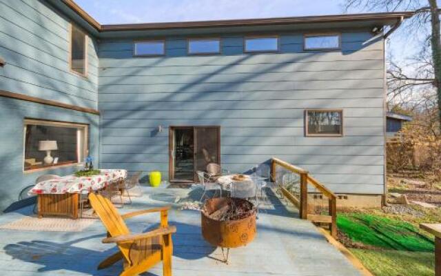 Baby Blue Modern Green Hills Guesthouse