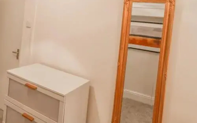 WhiteGates Apartment