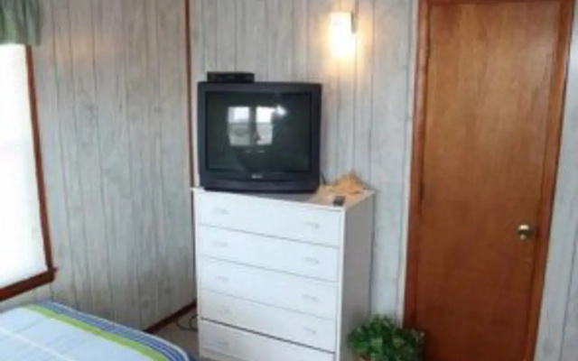 Wayne's World - 3 Br Home