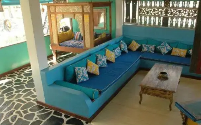Sira Beach House