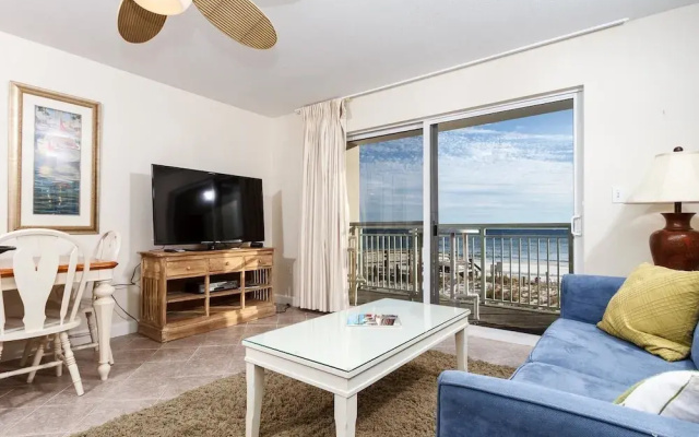 Pelican Isle 204 by RedAwning