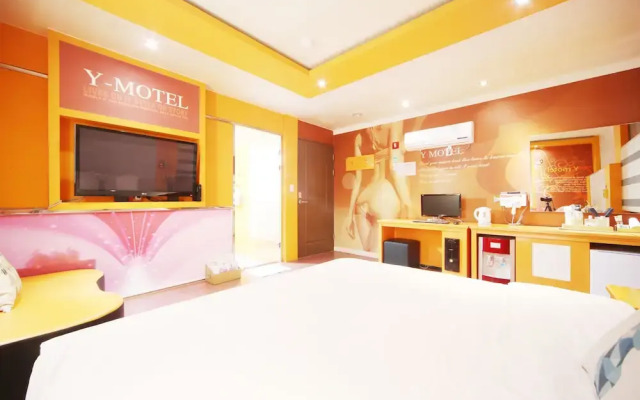 Rhea hotel