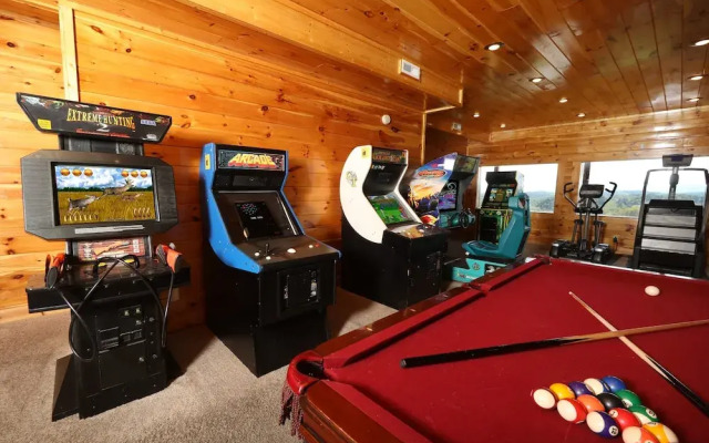 Serenity Mountain Pool Lodge - Nine Bedroom Cabin