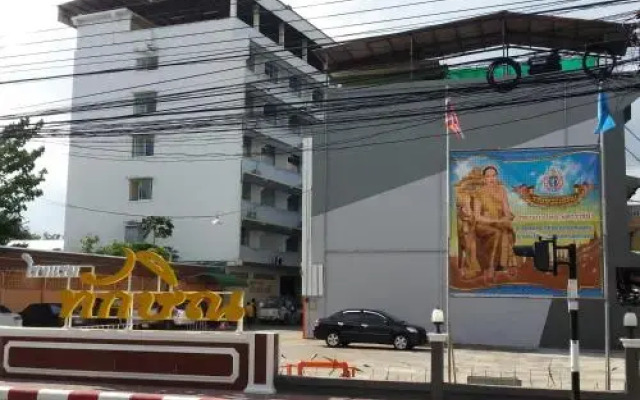 Thaksin Hotel