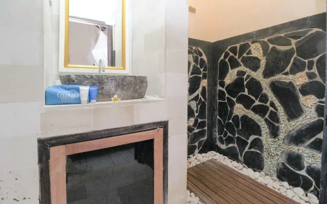 Airy Buleleng Laviana Kalibukbuk Singaraja Bali