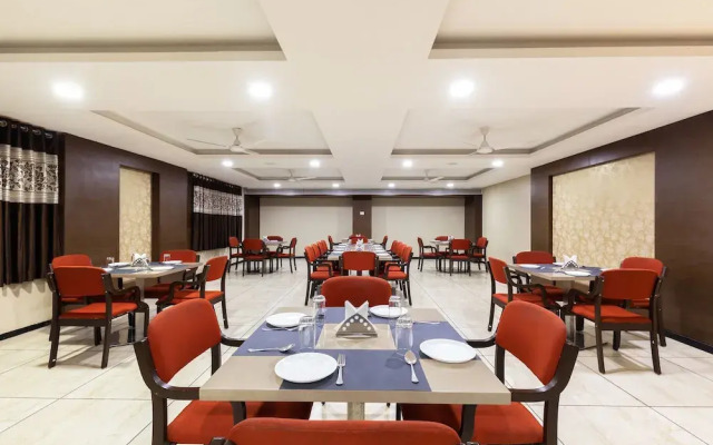 Capital O 19528 Hotel Park Palace