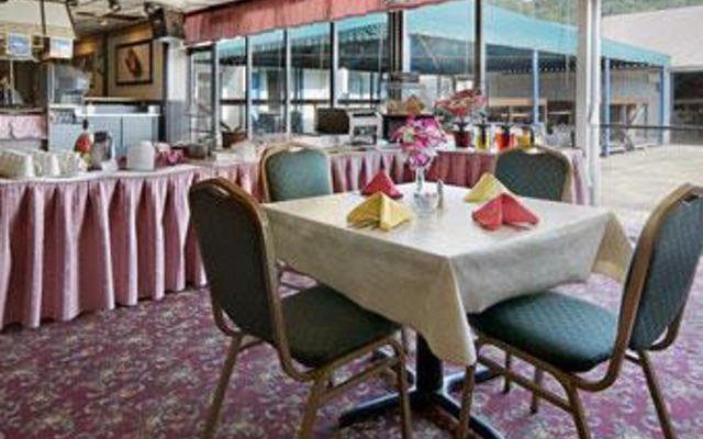 Days Inn Hotel & Conference Center - Meadville