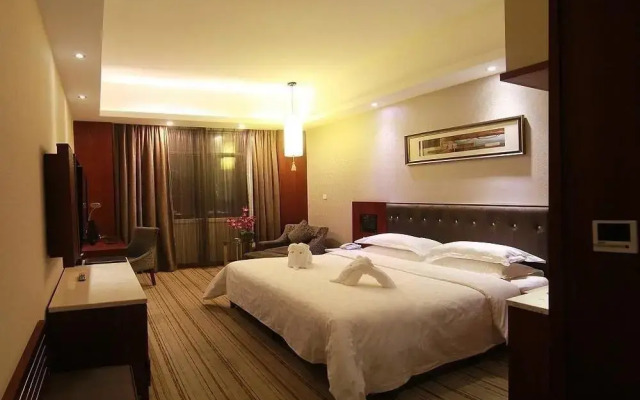 Yannian Tietong Hotel (Hehua Road Metro Station)