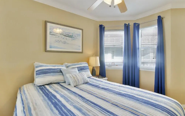 Seascape 2305 1 Bedroom Condo by RedAwning