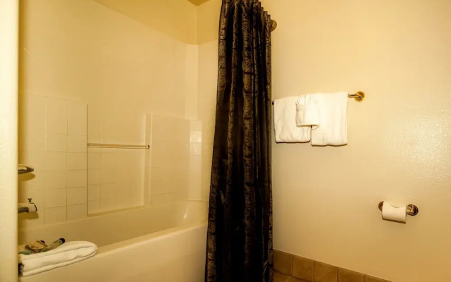 Gateway #5028 - Studio Br Condo
