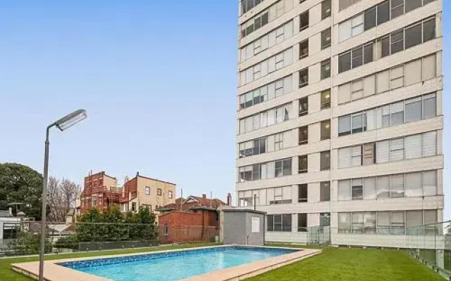 St Kilda Penthouse with Panaromic Bay and City View