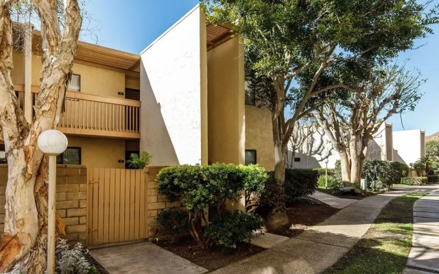 South Sierra Condominium #143428