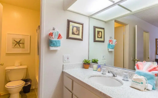 Topeka Apartment #873901 by RedAwning