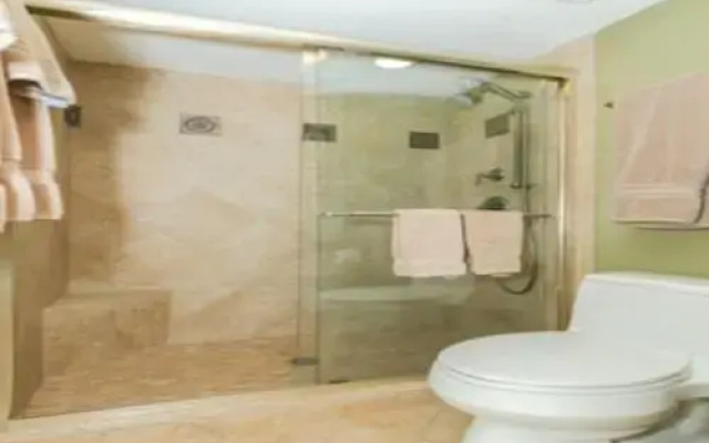 Deluxe Condo with Spectacular Views of the Gulf and Bay; Walk to the beach by RedAwning