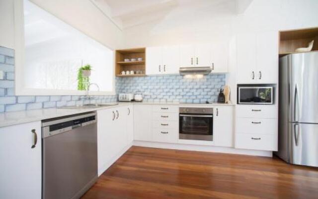 1 37 Marine Pde Wategos Beach Jane's on Wategos