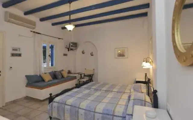 George's beach studios Aliki Paros