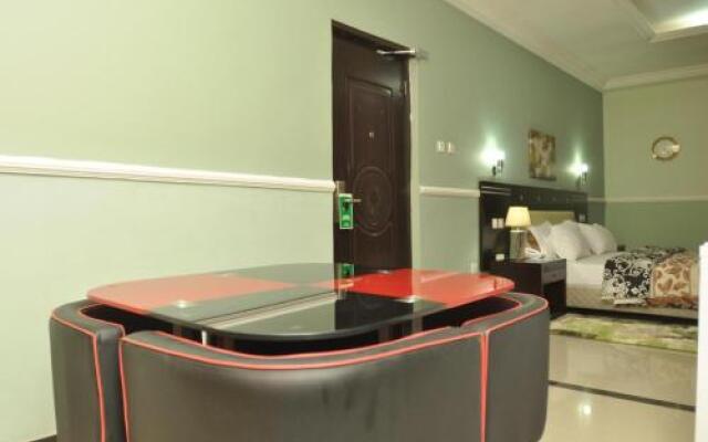 Randekhi Royal Hotel - Gold Wing