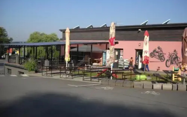 Penzion a Motobar Bravantice