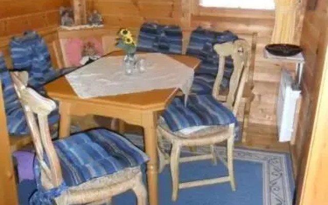Komfortables-Ferienblockhaus-Nr-27-56-qm-bis-4-Personen-Viechtach-Jaegerpark