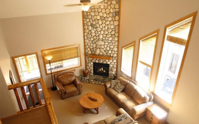 Chicamon Springs Lodge