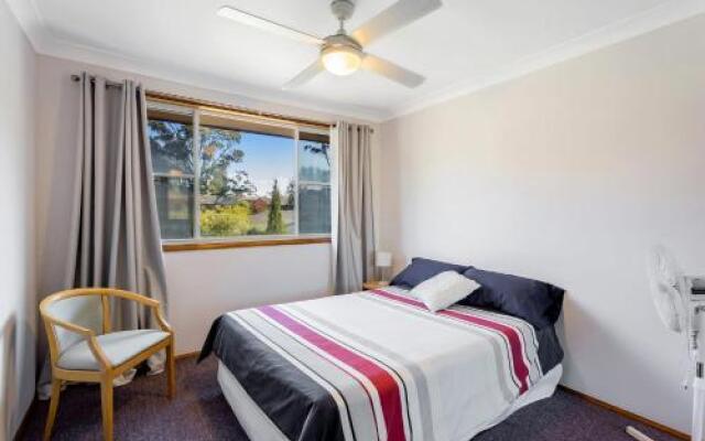 Gretel Close 1/6 - Nelson Bay