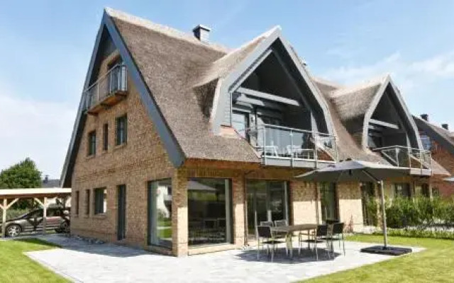 Exklusive Reetdach-Villa Ostseefrische