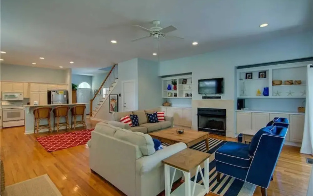 Pelican Bay 62 by RedAwning