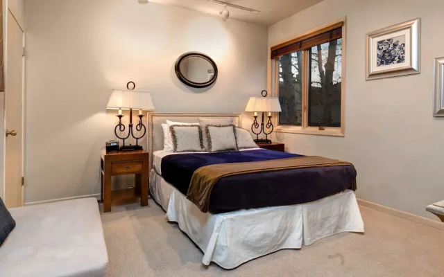 1382 Empire Mountain Ski Home 4 Bedroom Home by RedAwning