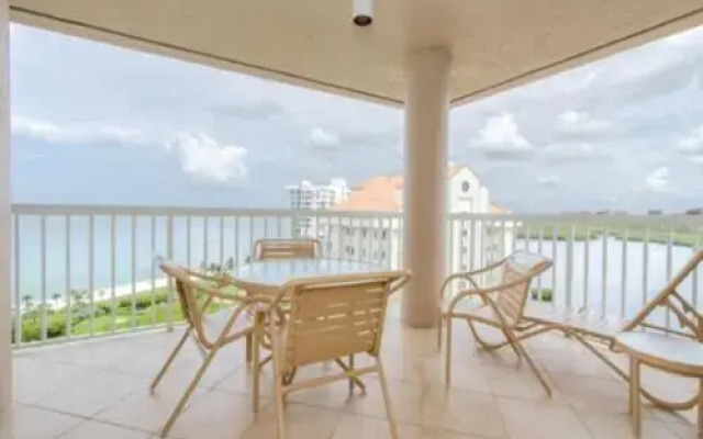 Deluxe Condo with Spectacular Views of the Gulf and Bay; Walk to the beach by RedAwning