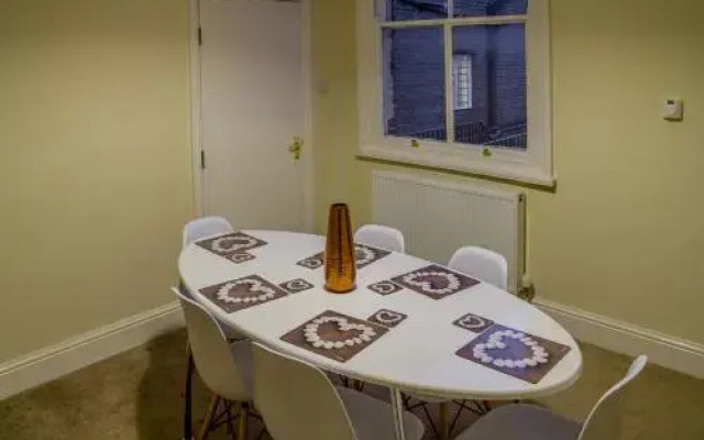 WhiteGates Apartment