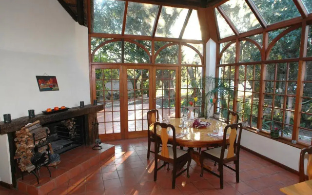 Klein-Paradijs Country House